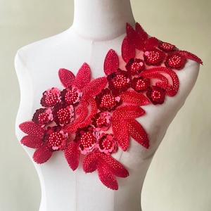 Röd 3D-blommor, pärlpärlspets, applikation, paljetter, motivbroderi, utsökt blomsterlapp, delikat tillägg för danskostymer, hantverksprojekt