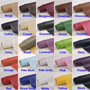 Peut inclure: Une grille d'échantillons de simili cuir roulés de différentes couleurs, notamment beige, marron, bordeaux, châtaigne, chocolat, café, crème, émeraude, vert, fuchsia, ivoire, kaki, lavande, citron vert, marine, orange, bleu pâle, gris pâle, rose, violet, rouge, bleu roi, blanc, jaune et noir.