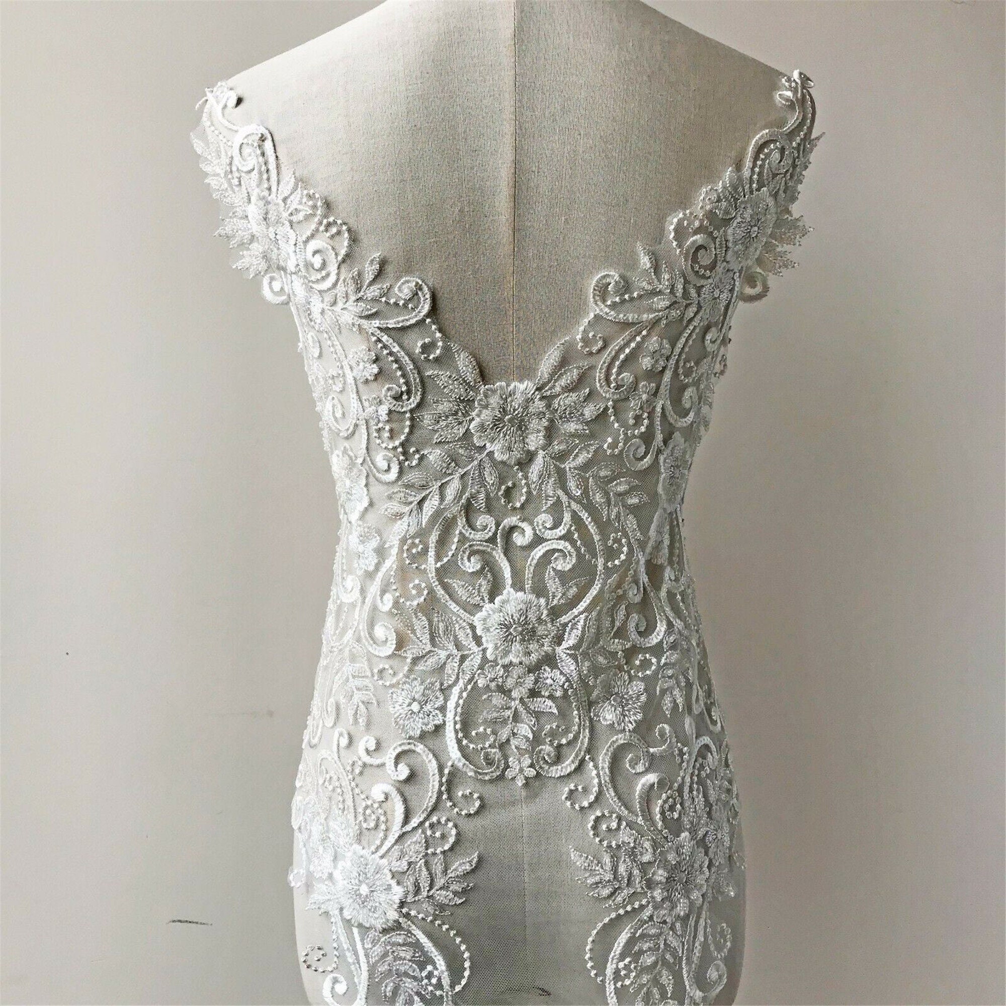 Women's lace-embroidered V-neck sleeveless dress main image 0