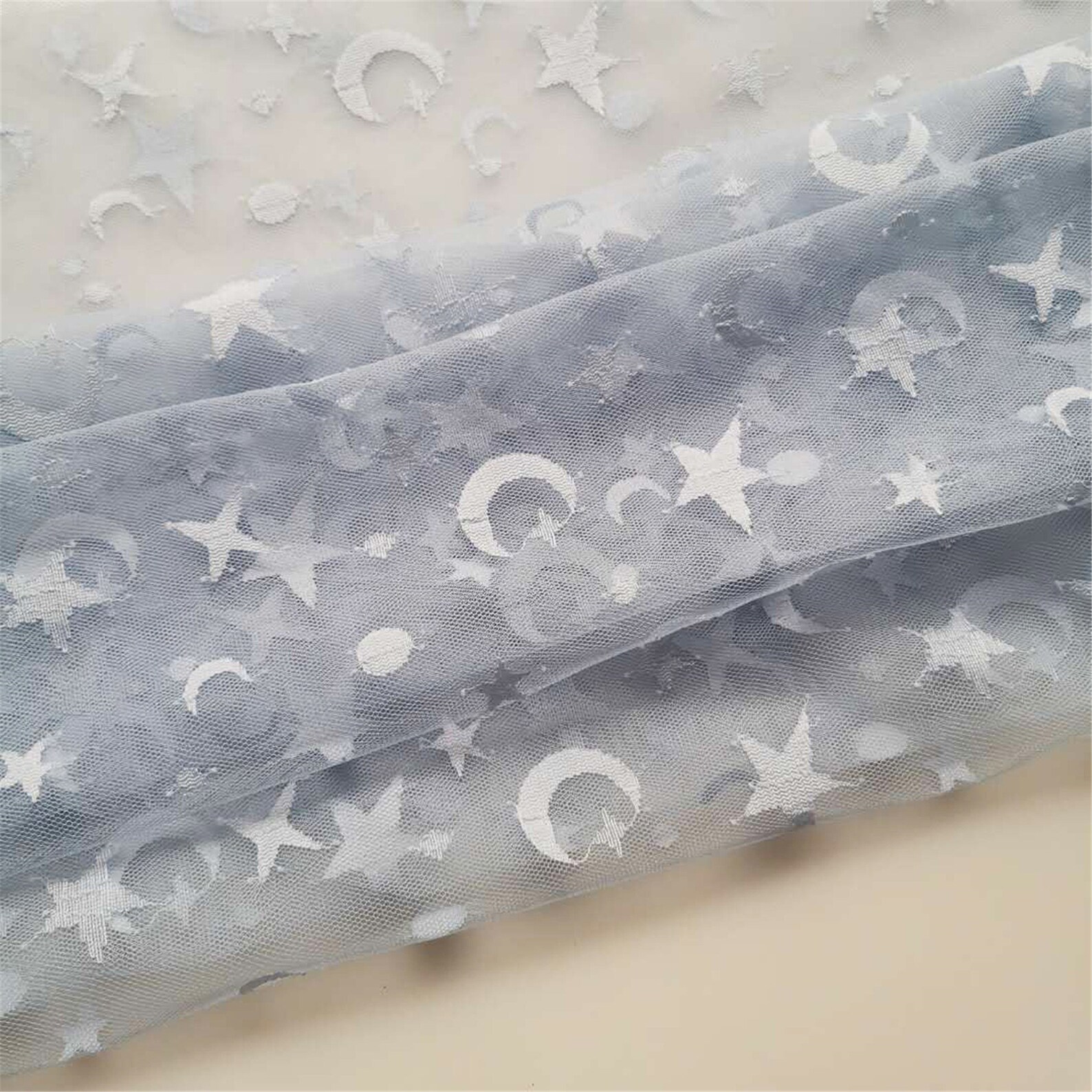 Tessuto di tulle fine in larghezza 300 cm, in vari colori a partire da 0,5 m (4,50/metro