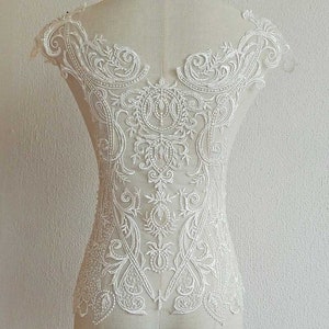 Off White Beaded Bordado Motivo de encaje Corpiño Apliques de encaje Accesorio de boda Parche de encaje floral Bordado Apliques de flores 1 pieza
