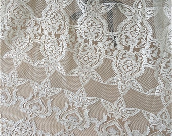 51 tum bredd vit bröllopsspetstyg, mönsterbroderat elegant spetstyg för bröllopsbrudklänning, klänningsliv säljs på metervara