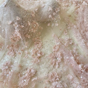 Tela de encaje de tul con flores 3D, lentejuelas y cuentas, estilo veneciano, color nude. Encaje de gasa con diseño de enredaderas para vestidos de novia y de noche.