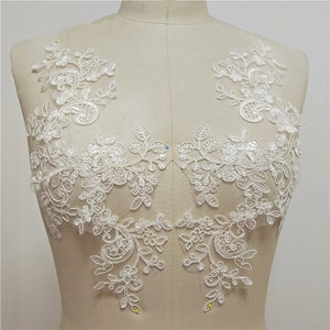 Mirror Pair Delicate Off-White Flower Lace Patch Vintage Embroidery Floral Lace Applique for Wedding Gown Craft Projects