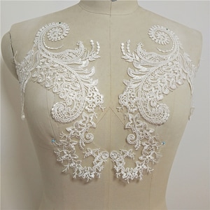 Off-White Mirror Pair Delicate Flower Lace Patch Vintage Embroidery Floral Lace Applique for Wedding Gown Craft Projects