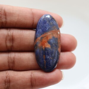 Cabochon de sodalite naturelle, poli à la main, pierre en vrac, sodalite de qualité supérieure, fabrication de bijoux semi-précieuses, pierre ovale Dimensions : 50 x 23 x 7 mm, poids : 10 g.