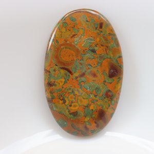 Diaspro naturale a forma di frutto, pietra preziosa, cristallo curativo, cabochon, pietra curativa, pietra sciolta, pietra tascabile, diaspro a forma di frutto, pietra preziosa sciolta.
