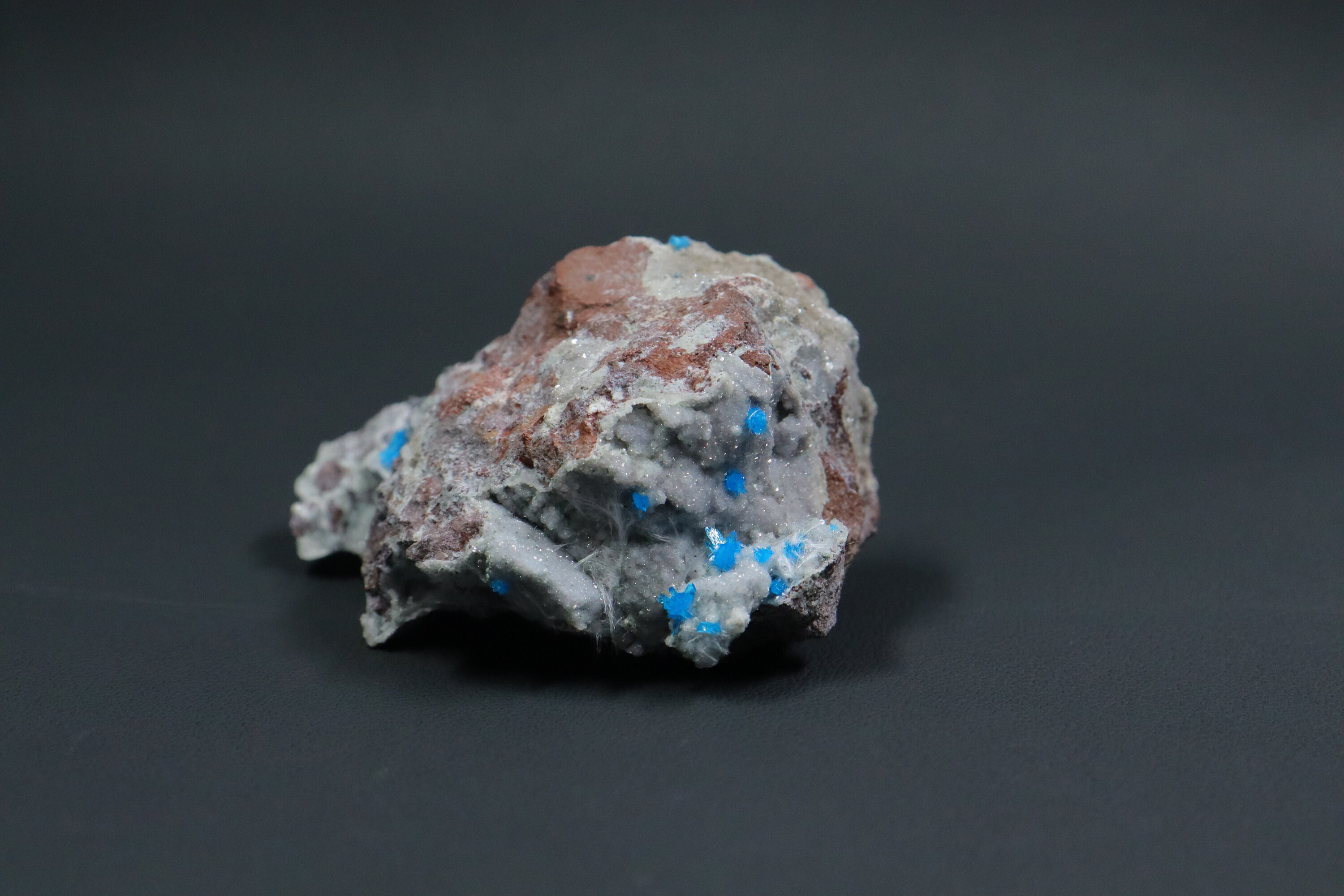 母岩中のカバンサイトの花、カバンサイト結晶、天然の美しいカバン