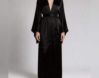 Bata de satén negro, kimono largo de lujo