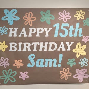 Striscione di compleanno personalizzato dipinto a mano, cartello da parete per compleanni, decorazione per cartelloni di compleanno, striscione per feste, sfondo in carta kraft, arte di compleanno personalizzata