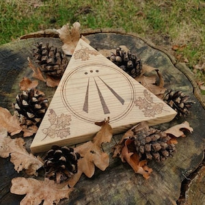 Handmade Lucky 3 Awen Druid Talisman - hand drawn, freehand pyrography