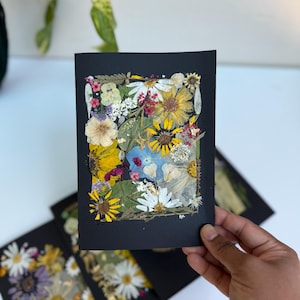 Cartão e moldura de flores prensadas. Decoração de parede floral feita à mão. Flores naturais secas e prensadas. Arte de parede exclusiva. Presentes para ela. Cartões de aniversário.