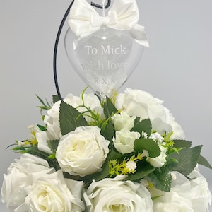 Memorial grave arrangement and remembrance bauble