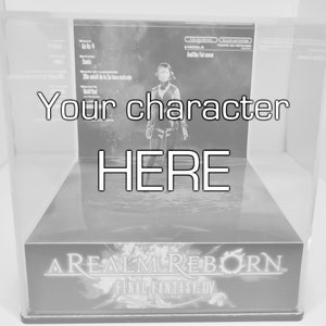 K&ouml;nnte beinhalten: Eine transparente Vitrine mit schwarzem Sockel, die eine Final Fantasy XIV-Figur pr&auml;sentiert. Die Figur ist ein weiblicher Charakter, mit dem Text "Your character HERE". Der Sockel tr&auml;gt den Spieletitel "A Realm Reborn".