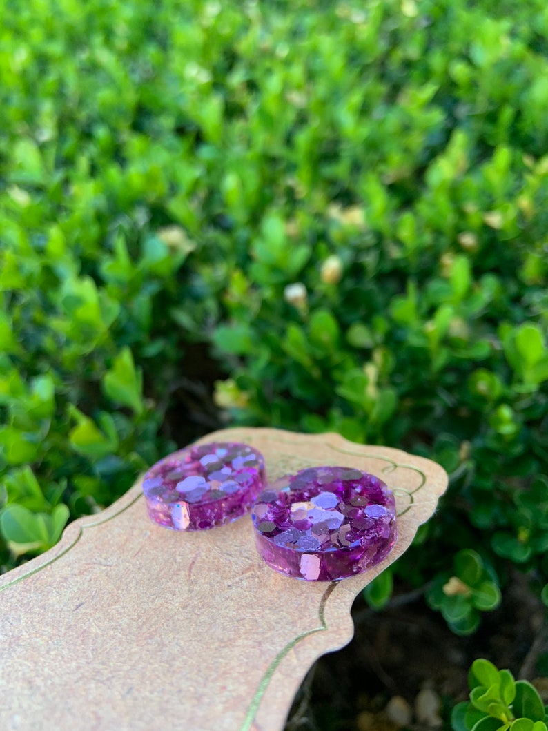 Resin purple glitter earrings