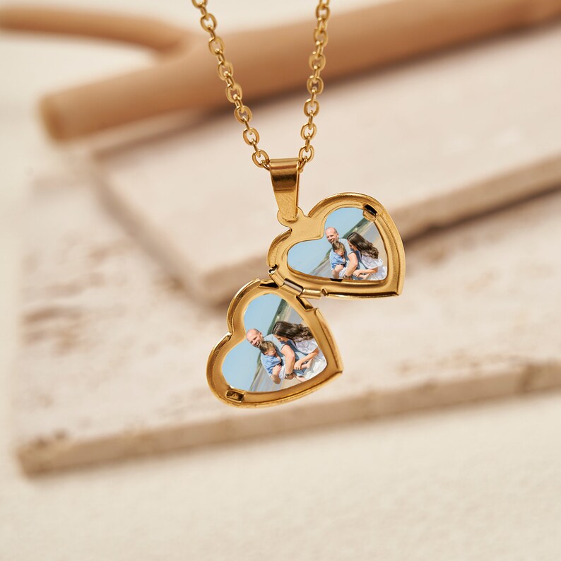 Collar con medallón de corazón con foto, imagen de collar con medallón de corazón de oro de 18k, joyería de San Valentín de regalo para esposa, regalo personalizado imagen 6