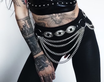 Ceinture à chaînes et conchos en cuir noir Molotov Clothing