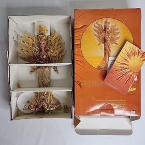 Barbie Diosa del Sol 1995 Bob Mackie Diseñador 14056 Caja dañada