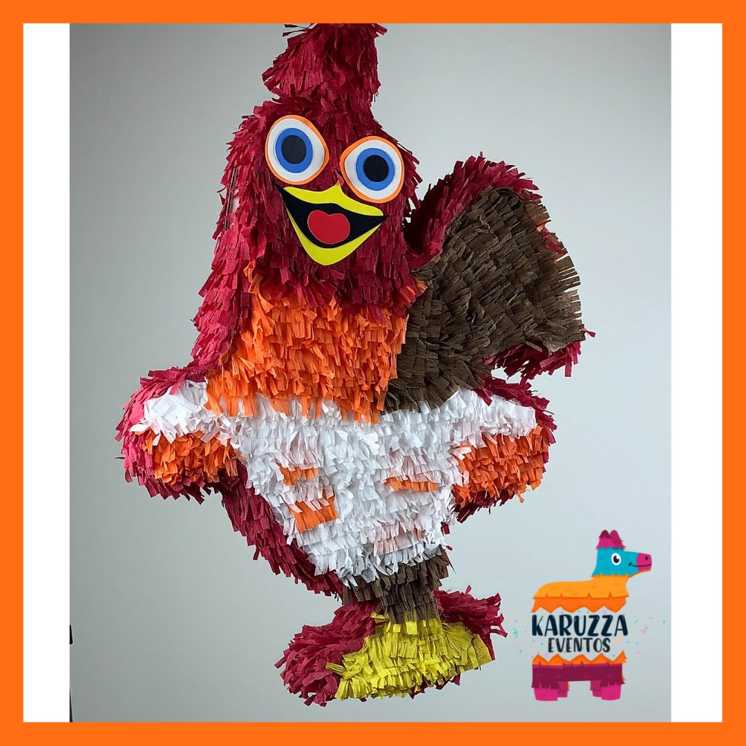 Piñata del Gallo bartolito de la granja de Zenon #cumpleañosfeliz🎂  #piñatasartesanales #globospersonalizados #escuelasinfantiles…