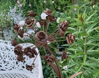 Escultura de cabeza de flor