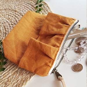 Ruffle linen coin pouch. Zip coin purse. Small zipper change pouch made of linen. Mini coin purse. Card holder. Minimalist wallet pouch image 3