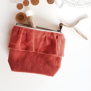 Ruffle linen coin pouch. Zip coin purse. Small zipper change pouch made of linen. Mini coin purse. Card holder. Minimalist wallet pouch Terracotta