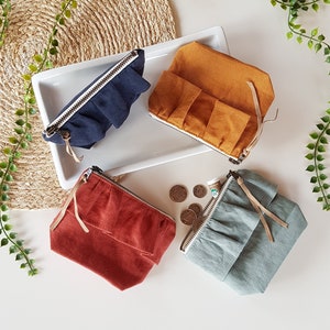 Ruffle linen coin pouch. Zip coin purse. Small zipper change pouch made of linen. Mini coin purse. Card holder. Minimalist wallet pouch image 6