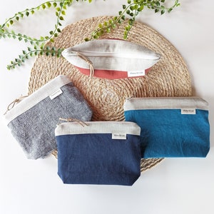 Handmade all purpose wet bag. Cute linen wet pouch. Organic waterproof lining. Snack bags. Travel bag. Wet bag for cloth pads. Eco friendly.