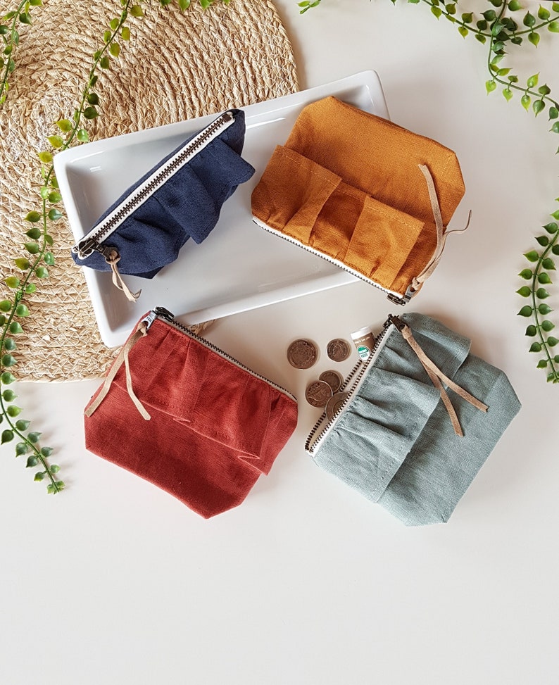 Ruffle linen coin pouch. Zip coin purse. Small zipper change pouch made of linen. Mini coin purse. Card holder. Minimalist wallet pouch image 6