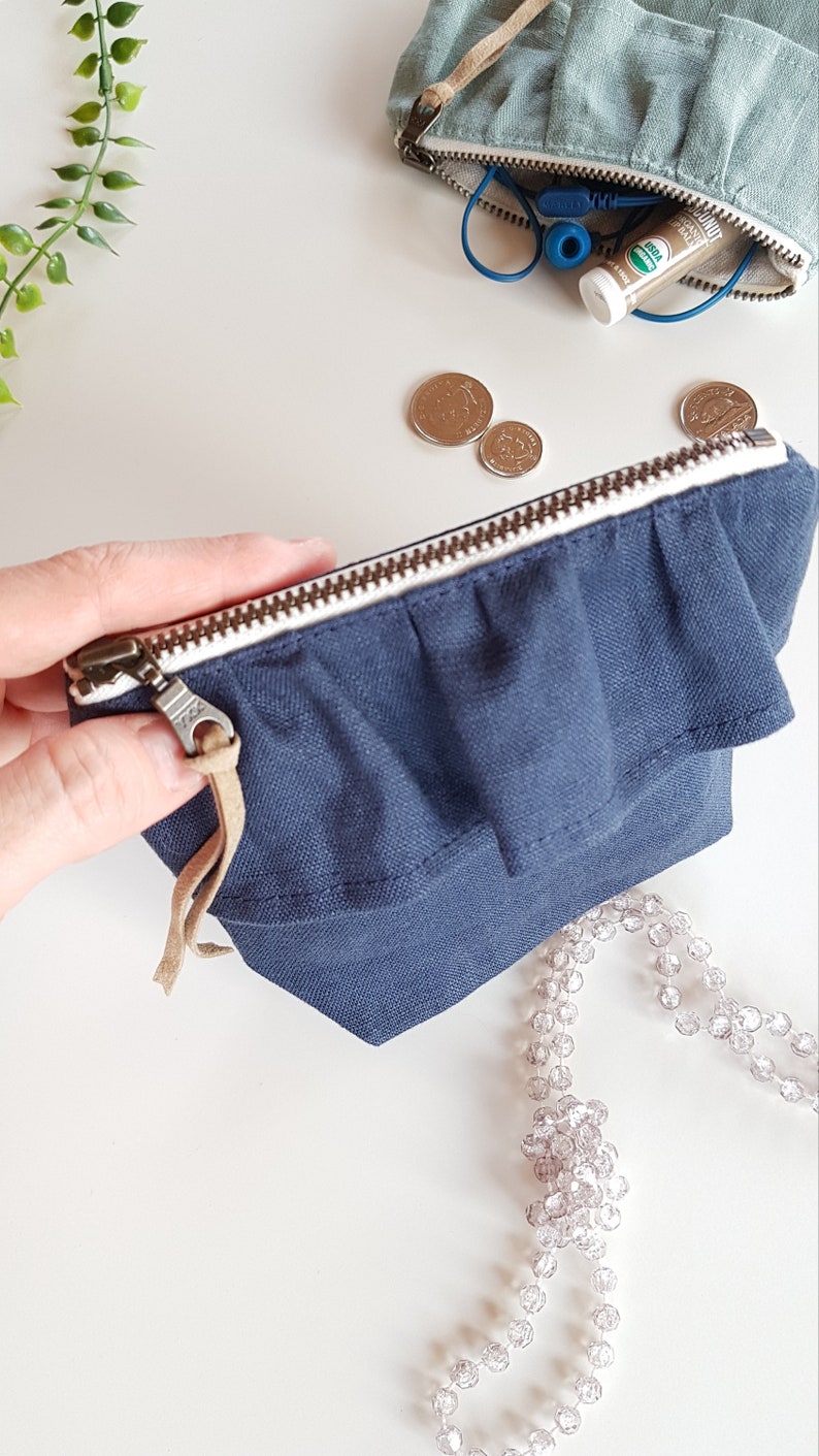 Ruffle linen coin pouch. Zip coin purse. Small zipper change pouch made of linen. Mini coin purse. Card holder. Minimalist wallet pouch Abyss blue