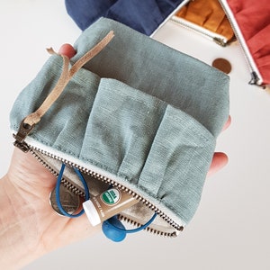 Ruffle linen coin pouch. Zip coin purse. Small zipper change pouch made of linen. Mini coin purse. Card holder. Minimalist wallet pouch Lagoon