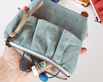 Ruffle linen coin pouch. Zip coin purse. Small zipper change pouch made of linen. Mini coin purse. Card holder. Minimalist wallet pouch