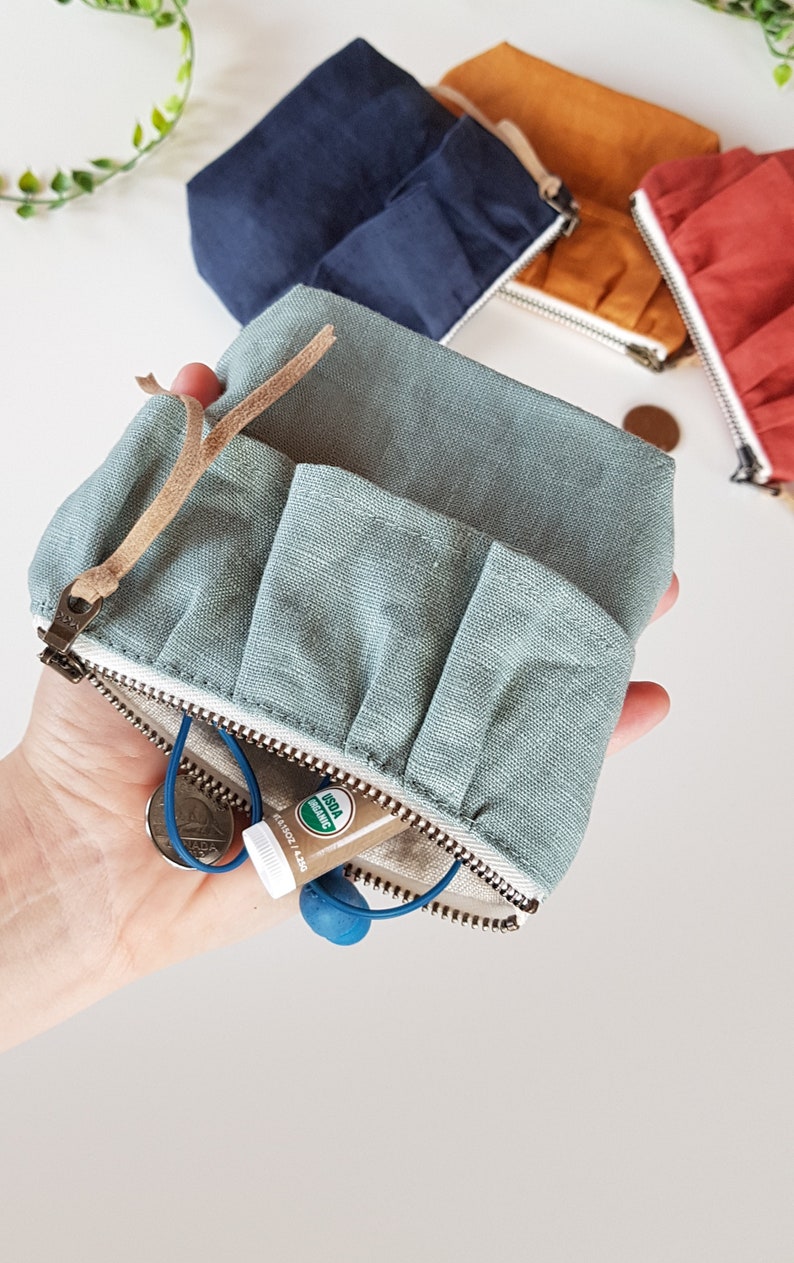 Ruffle linen coin pouch. Zip coin purse. Small zipper change pouch made of linen. Mini coin purse. Card holder. Minimalist wallet pouch Lagoon