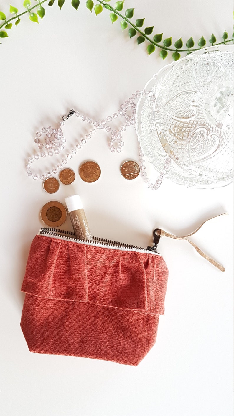 Ruffle linen coin pouch. Zip coin purse. Small zipper change pouch made of linen. Mini coin purse. Card holder. Minimalist wallet pouch Terracotta