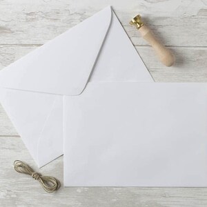 50 buste C5 da 160 x 220 mm, qualità Premium, carta da 140 gr, lembo a punta, per inviti, congratulazioni, confezioni da 50 unità.
