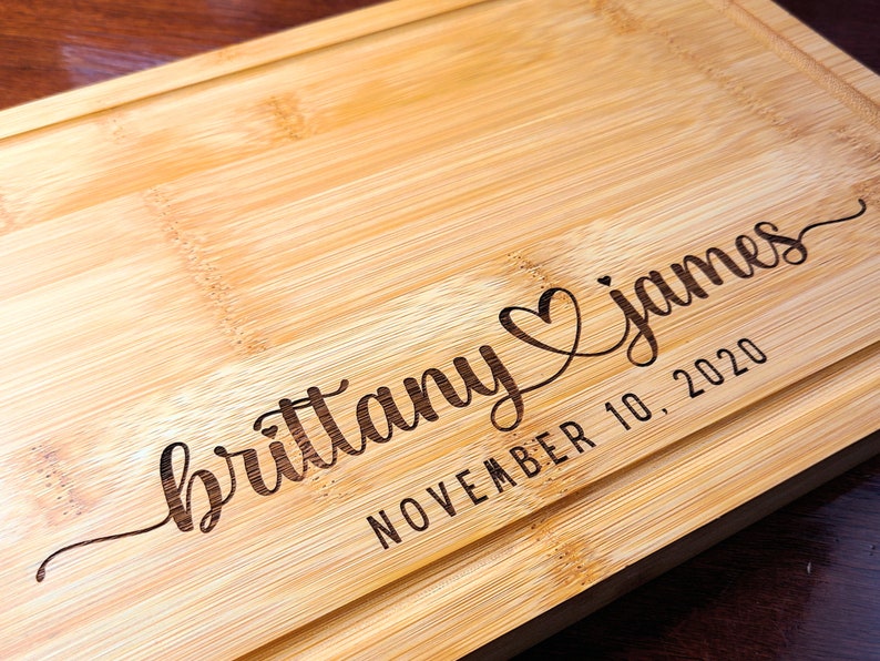 Personalized Wedding Gift Engraved Cutting Board Engagement Gift, Anniversary Gift Housewarming Gift Customized Unique Bridal Shower Gift Bild 3