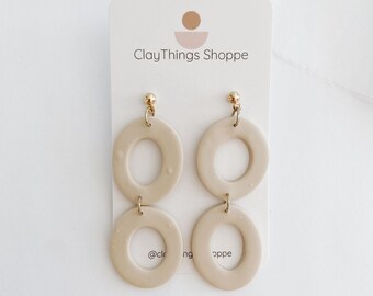 Margo en crème, Boucles d’oreilles en argile polymère, Boucles d’oreilles minimalistes, Boucles d’oreilles pour mariées, Cadeaux uniques