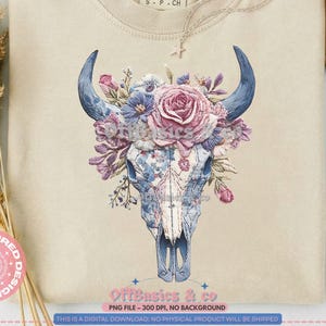 Imagen PNG de calavera de vaca con efecto patchwork y bordado floral para camisa (descarga digital).