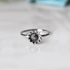 Flower Ring , Sunflower Rings , Dainty Ring , Flower Ring For Women , Personalized Flower Ring, Minimalist Sunflower ring , Gift For Her
