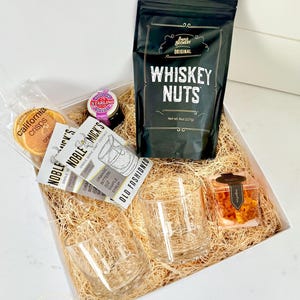 Personalized Whiskey Glass Gift Box – Engraved Glass, Nuts, Ice Mold & Old Fashioned Mix