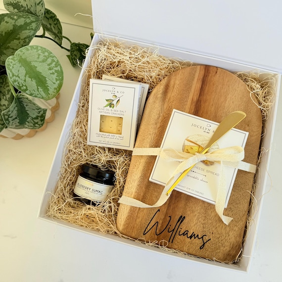 Personalized Charcuterie Gift Box – Engraved Board, Crackers & Gourmet Spreads