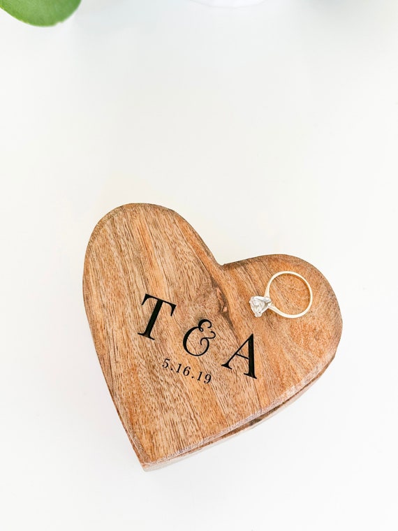 Personalized Heart box, Ring Dish, Wood Trinket box with lid, Engagement Gift, Proposal Ring Box,Valentine’s Day Gift, Birthday Gift for Mom