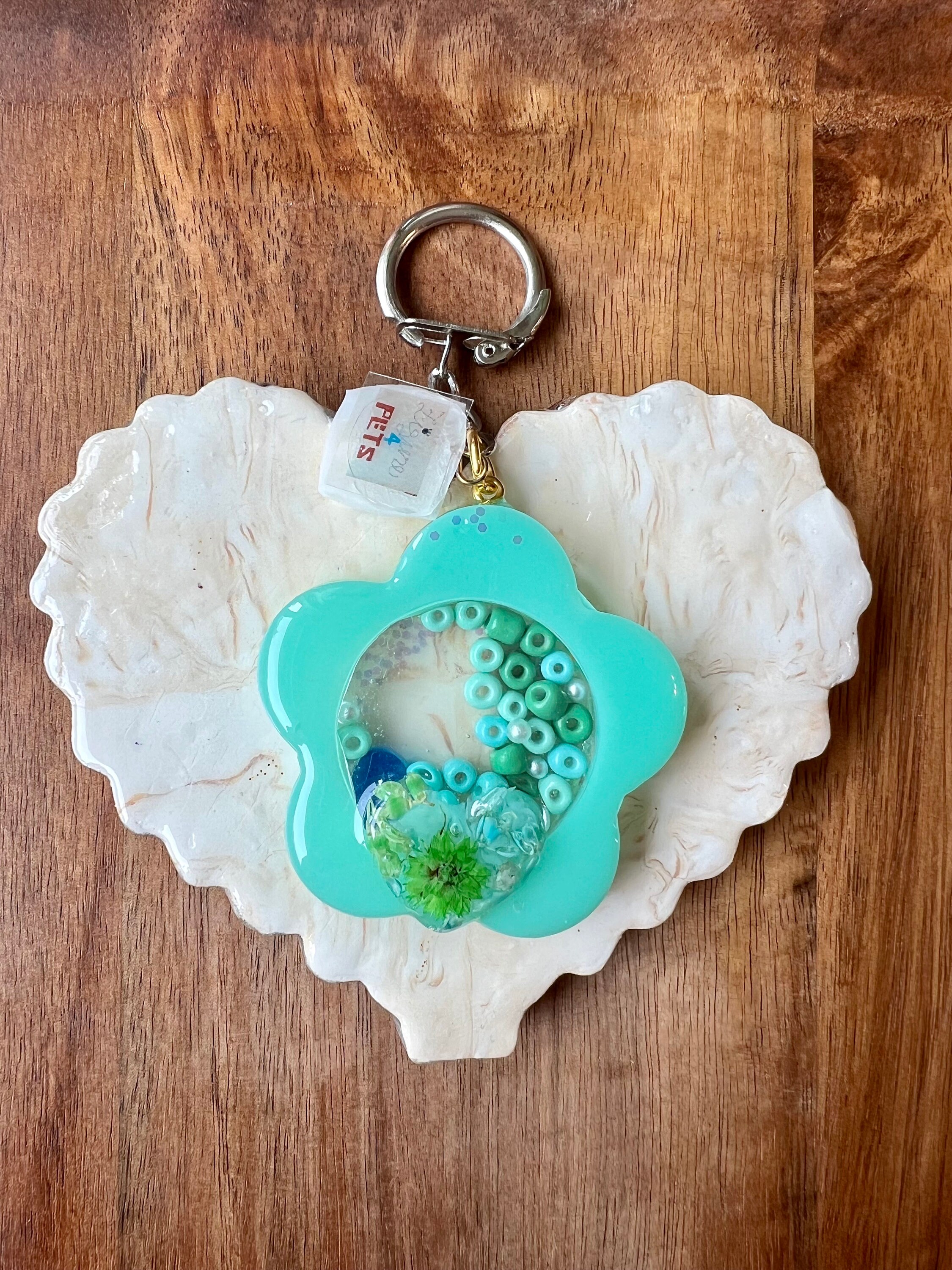 UVレジン シェイカーチャーム - Etsy 日本