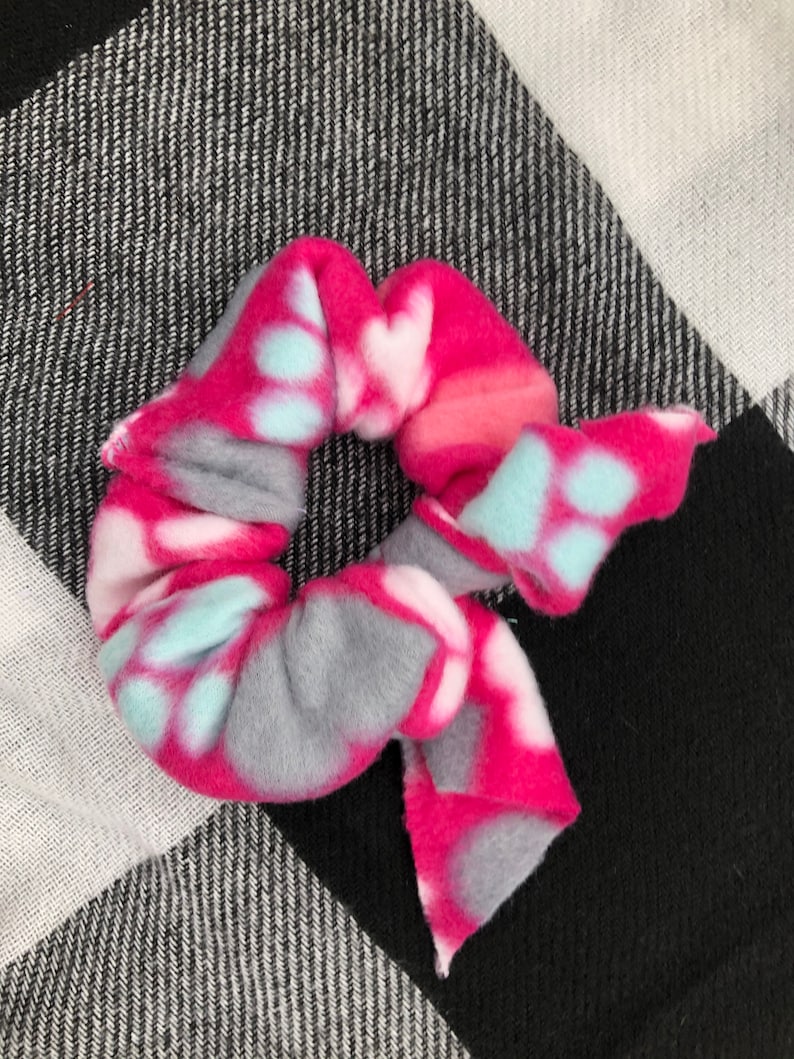 Fleece Scrunchie with Tie Medium