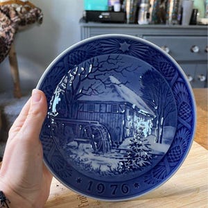 Vintage Blue and White 1976 Christmas Plate Royal Copenhagen