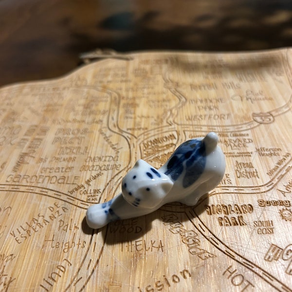 Stretching Cat Blue and White Porcelain Chopstick Holder