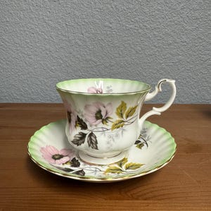 Vintage Royal Albert Bone China Tea Cup and Saucer Roses Fine Bone China England