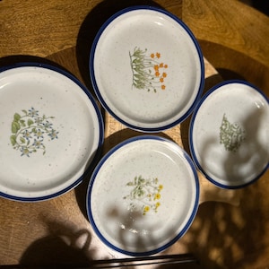 Vintage Speckled Lot of 4 Salad Plates Stoneware Flower Design