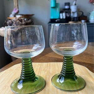 Vintage Beehive Wine Glasses Green Set of 2