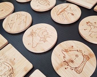 Dessous de verre en bambou | Anime mignon & inspiré du Japon, cadeau unique pour elle, décoration de table, pour le thé café, bois gravé